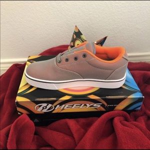 ‼️NEW Heelys skating and walking tennis shoes‼️